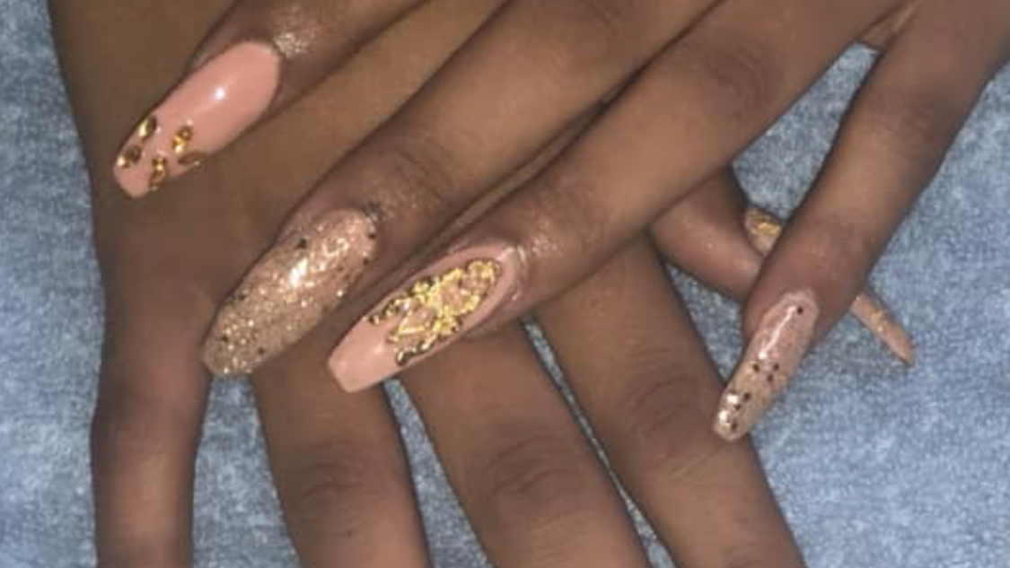 VIP Luxury Nailbar & Footspa LLC logo
